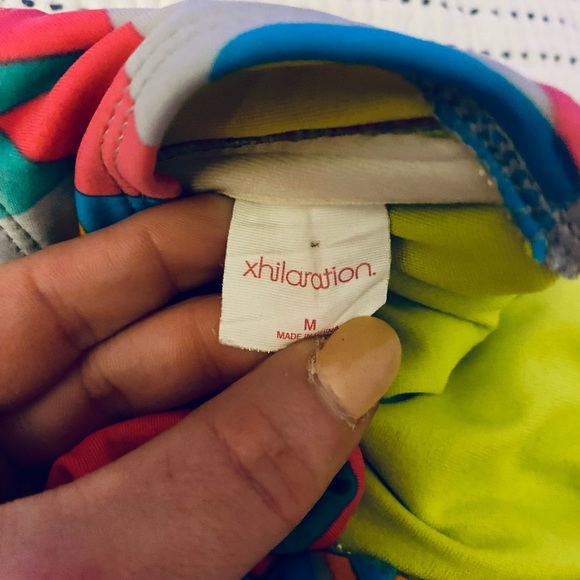 Lot of 3 swimsuit tops sized small - Picture 10 of 13